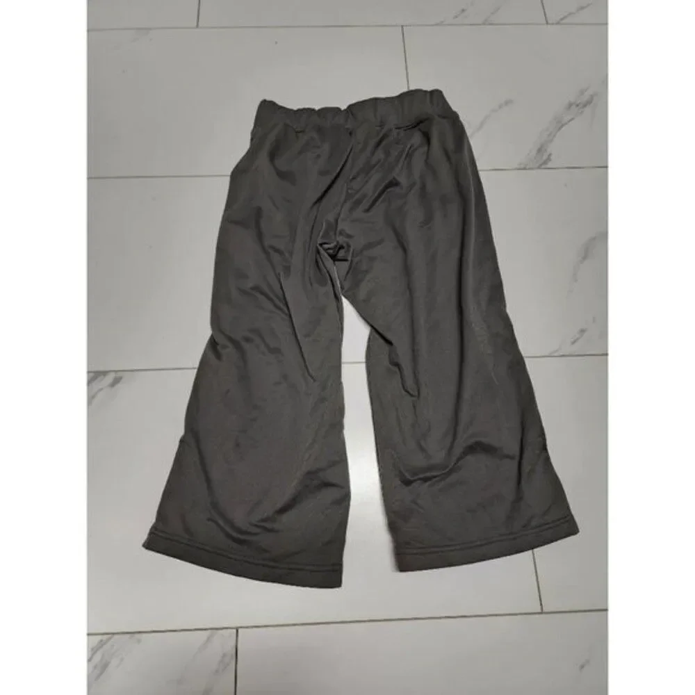 ~ girls dark grey nike athletic capris - size medium